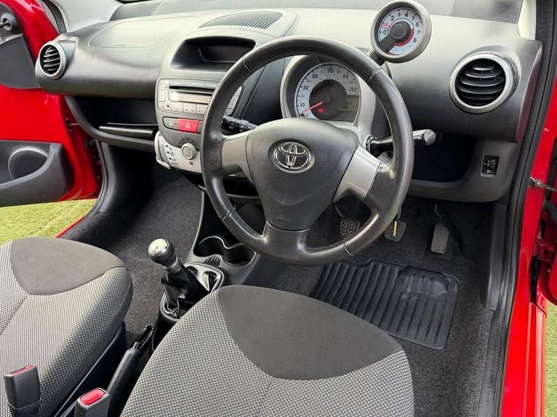 Used Toyota Aygo 68 HP (50 kW) 2014 Red Hatchback