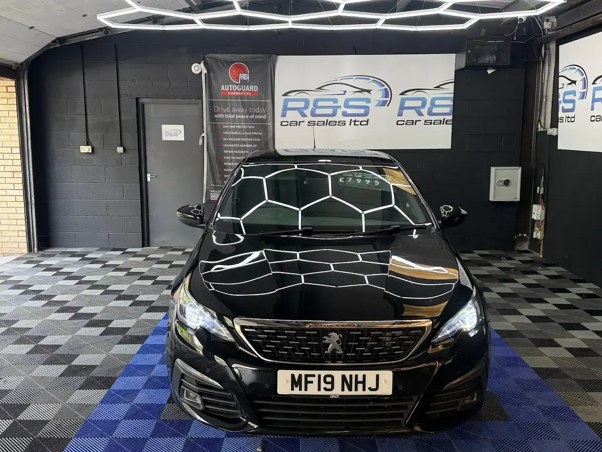 Used Peugeot 308 GT-line 129 HP (94 kW) 2019 Black Hatchback