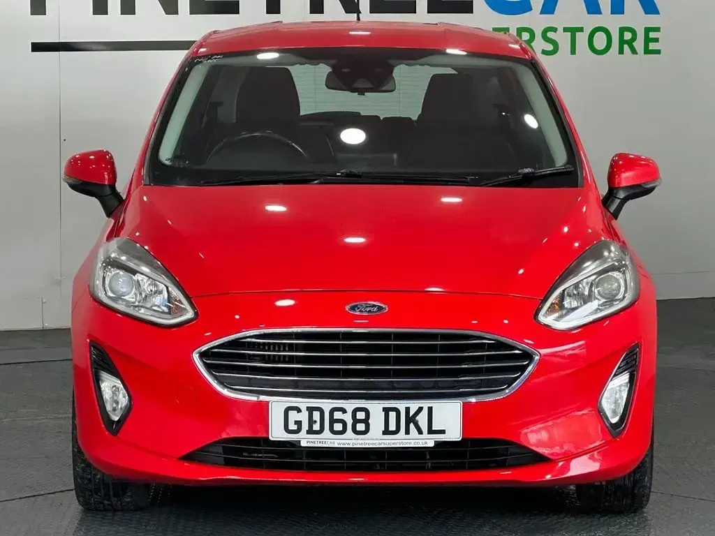 Used Ford Fiesta Zetec 100 HP (73 kW) 2019 Red Hatchback