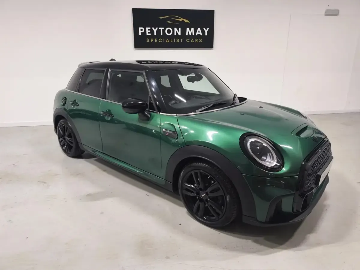 Usado Mini Cooper S Hatch 178 HP (130 kW) 2021 Verde Citadino