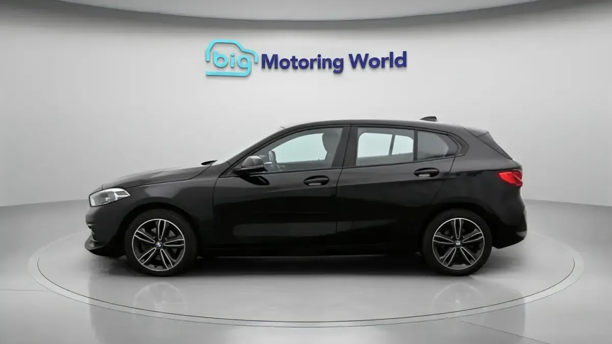 Used BMW 118 Sport Line 150 HP (110 kW) 2022 Black Hatchback