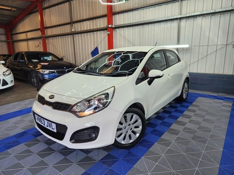 Used Kia Rio 2013 White Hatchback