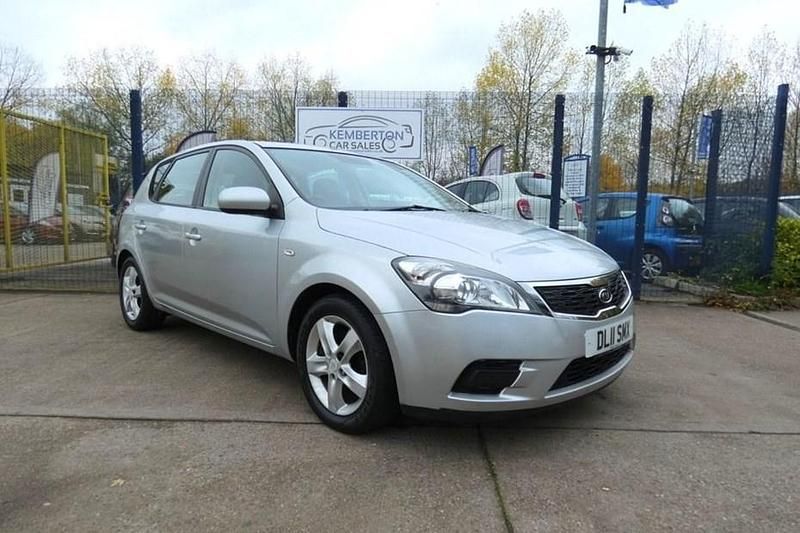 Silver Used 2011 Kia Ceed Hatchback | £3,695 (Fair price) - Image 1/1