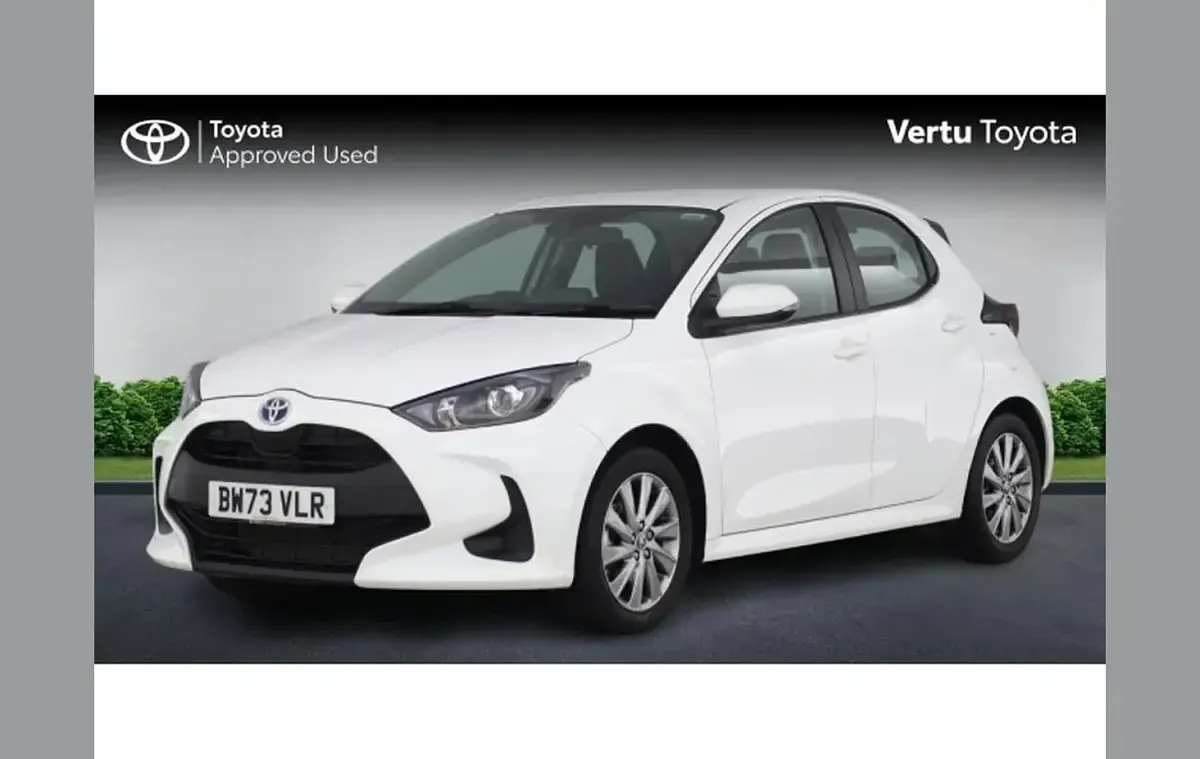 Used Toyota Yaris 116 HP (85 kW) 2024 White Hatchback