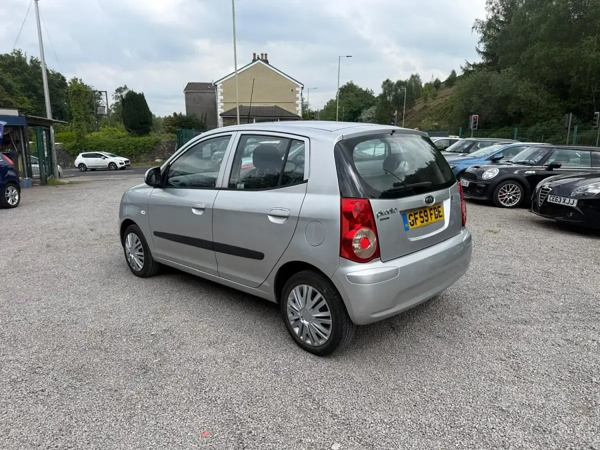 Second-hand Kia Picanto 64 CP (47 kW) 2009 Argintiu Hatchback