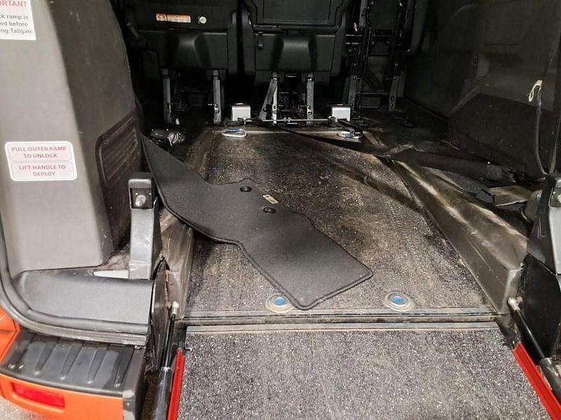 Used Ford Tourneo Custom Titanium 130 HP (95 kW) 2019 Orange Van