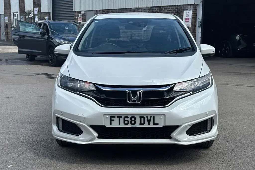Used Honda Jazz SE 102 HP (75 kW) 2020 White Hatchback