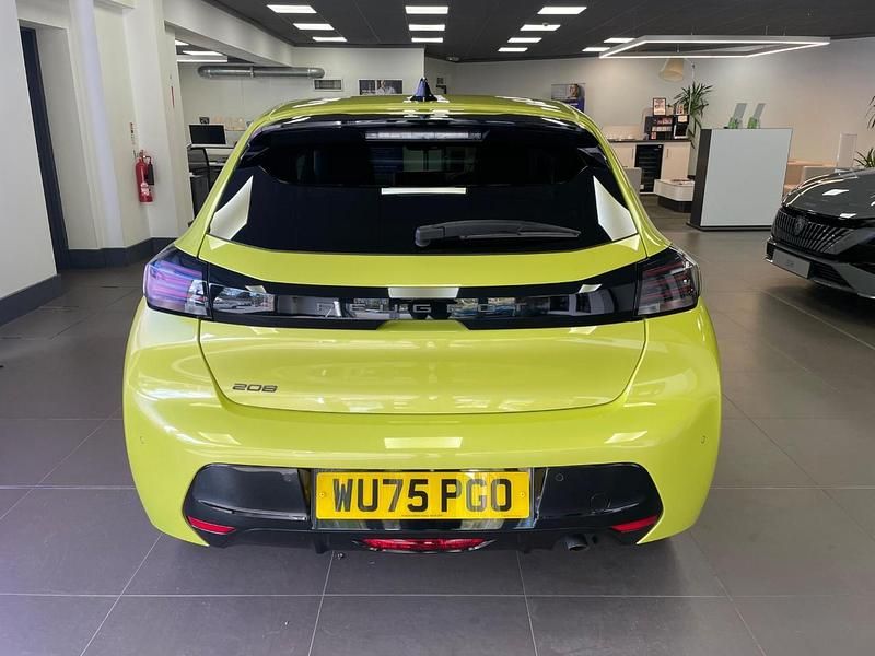 Second-hand Peugeot 208 Allure 99 CP (72 kW) 2025 Galben Hatchback