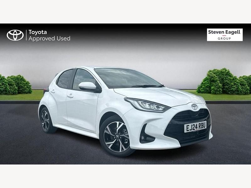 Used Toyota Yaris Hybrid Design 2024 White Hatchback