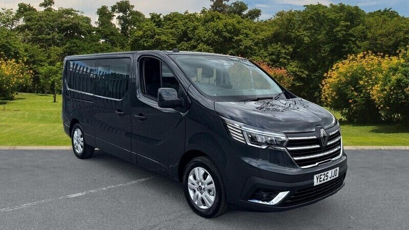 Grey New 2025 Renault Trafic Van | £26,495 - Image 1/4