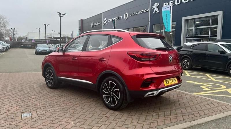Used MG ZS Exclusive 105 HP (77 kW) 2021 Red SUV