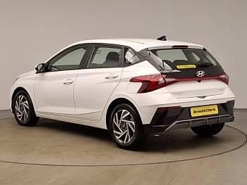 Used Hyundai i20 Advanced 100 HP (73 kW) 2025 White Hatchback