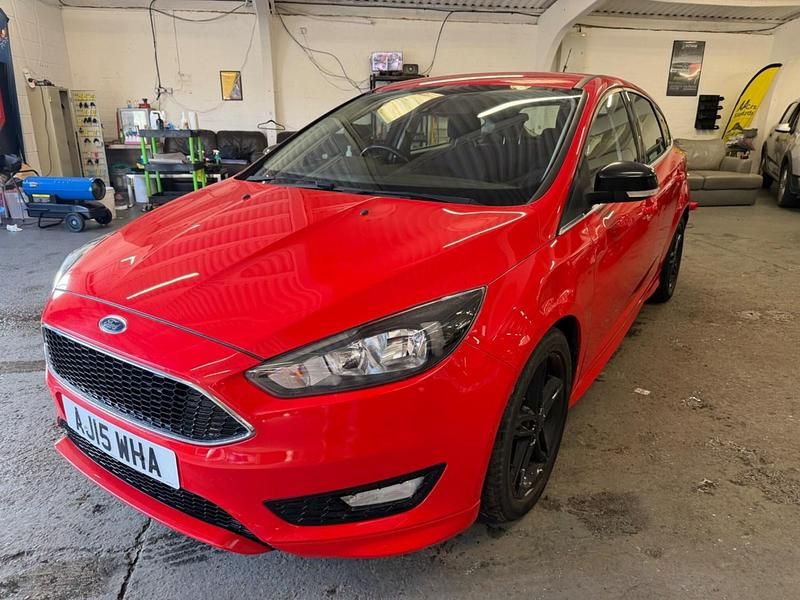 Used Ford Focus Zetec 125 HP (91 kW) 2015 Red Hatchback