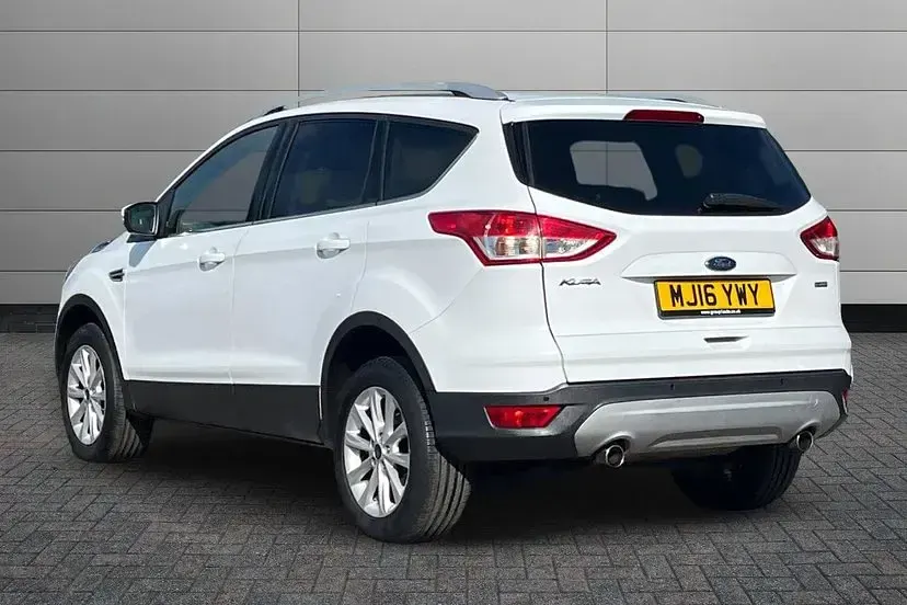 Used Ford Kuga Titanium 182 HP (133 kW) 2016 White SUV