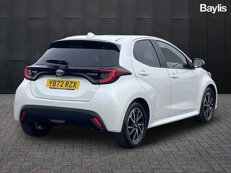 Used Toyota Yaris Hybrid Design 2023 White Hatchback