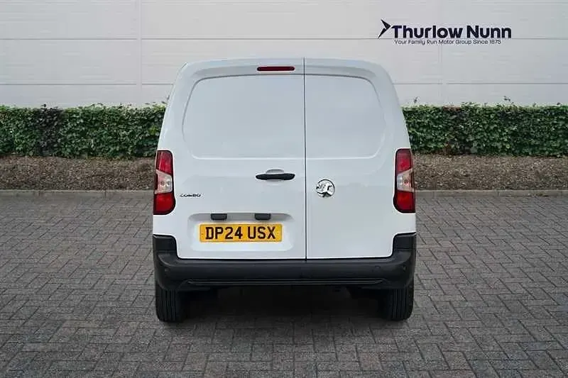Second-hand Vauxhall Combo S 100 CP (73 kW) 2024 Alb Monovolum