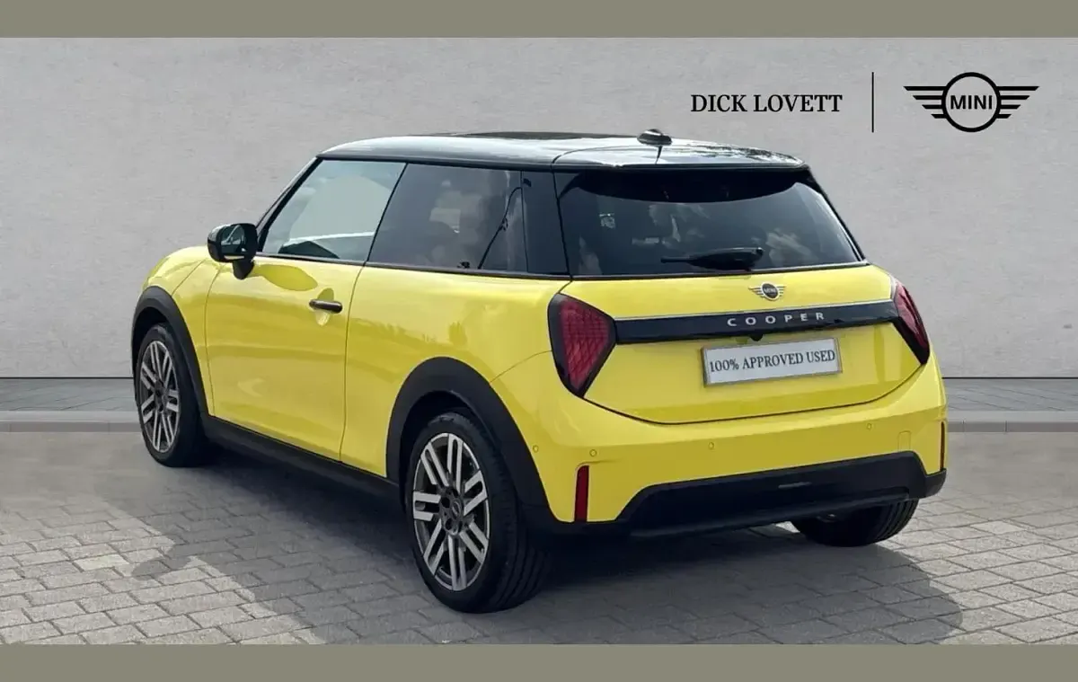 Used Mini Cooper Classic 154 HP (113 kW) 2024 Yellow Hatchback
