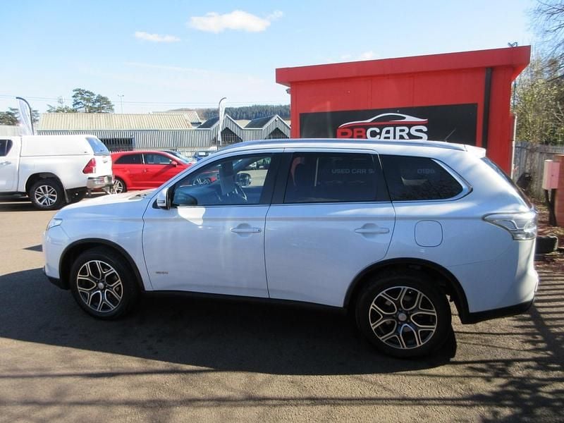 Used Mitsubishi Outlander 150 HP (110 kW) 2015 White SUV