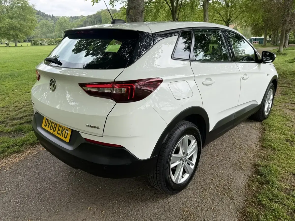 Second-hand Vauxhall Grandland X 2018 Alb SUV