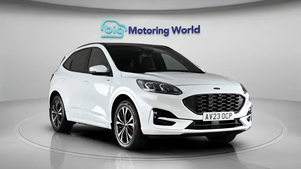 Begagnad Ford Kuga ST-Line X 225 HK (165 kW) 2023 Vit SUV