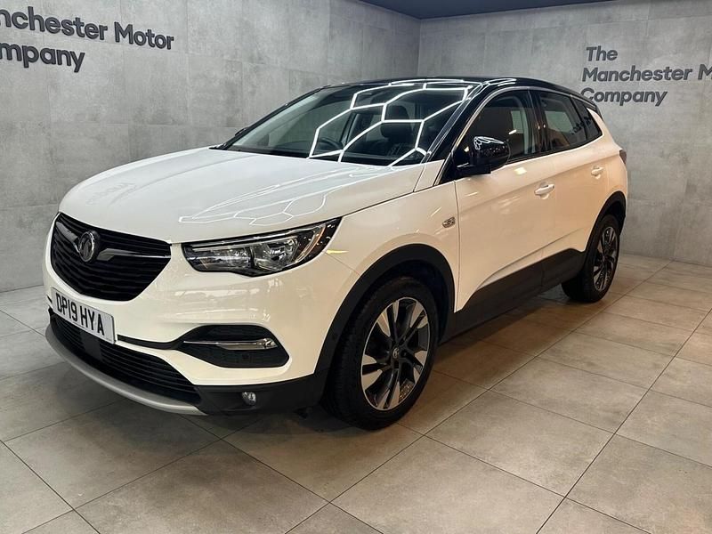 Used Vauxhall Grandland X Sport 130 HP (95 kW) 2019 White SUV
