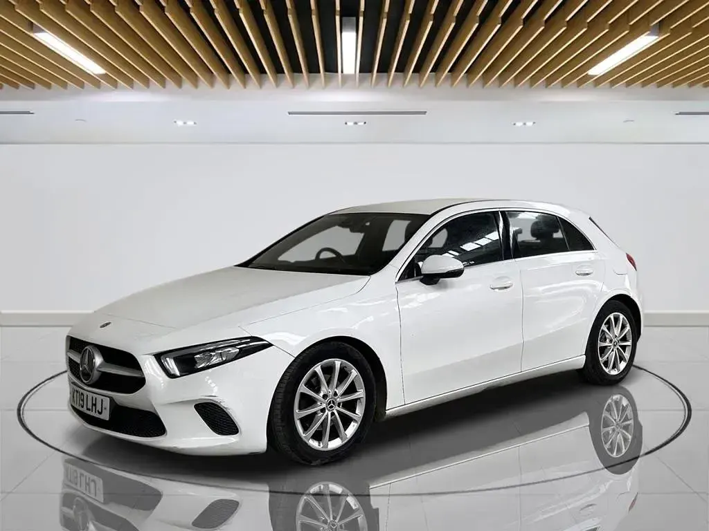 Used Mercedes A180 116 HP (85 kW) 2019 White Hatchback