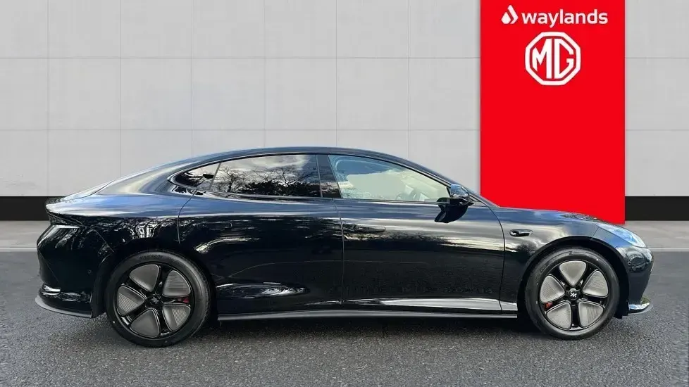 Begagnad MG IM5 216 kW (295 HK) 2025 Halvkombi