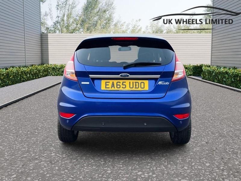 Used Ford Fiesta Titanium 100 HP (73 kW) 2015 Blue Hatchback