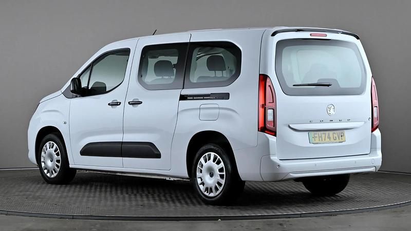 Used Vauxhall Combo Design Edition 100 kW (136 HP) 2025 White MPV
