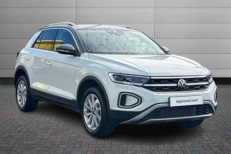 Pure white with black roof New 2025 VW T-Roc Style SUV | £27,995 (Good price) - Image 1/4