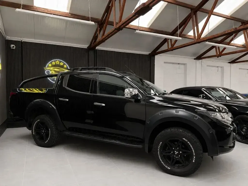 Used Mitsubishi L200 2017 Black Pickup