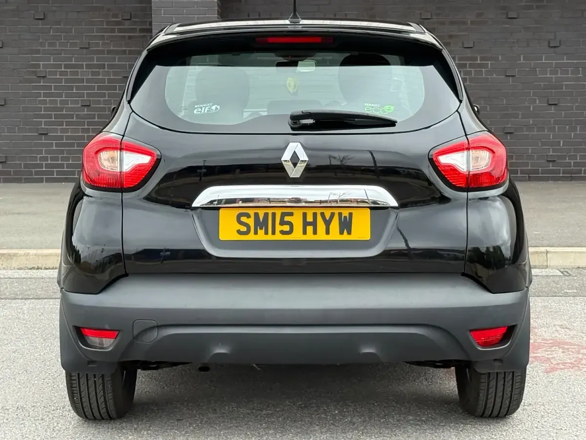 Used Renault Captur Dynamique 90 HP (66 kW) 2015 Black SUV