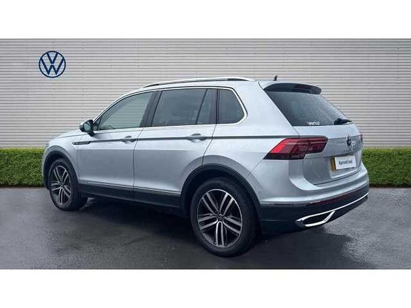 Używany VW Tiguan Elegance 150 KM (110 kW) 2021 Srebrny SUV