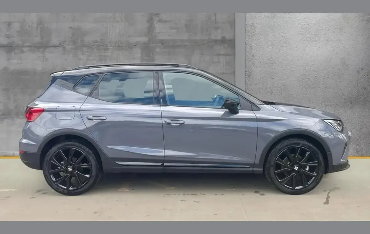 Nuevo Seat Arona Black Edition 115 CV (84 kW) 2025 Gris SUV
