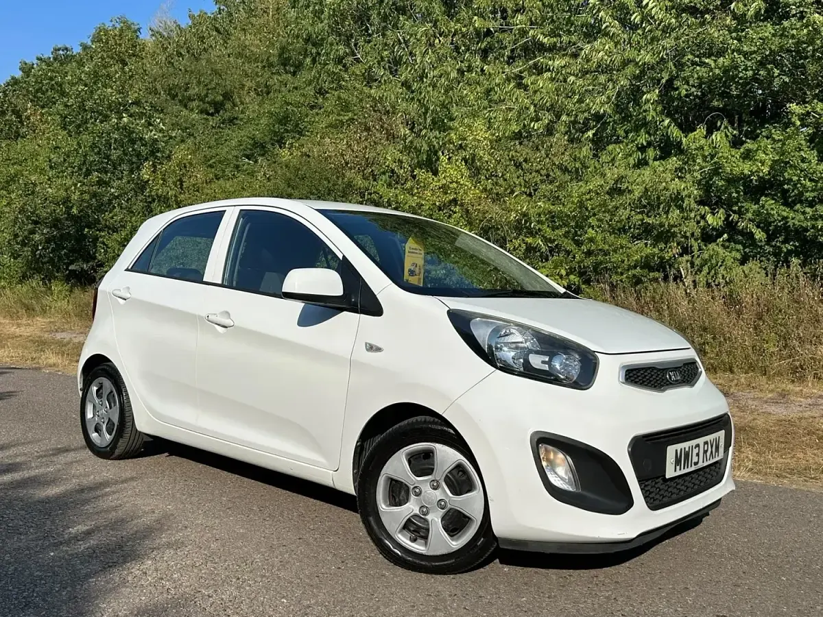 Used Kia Picanto 68 HP (50 kW) 2013 White Hatchback