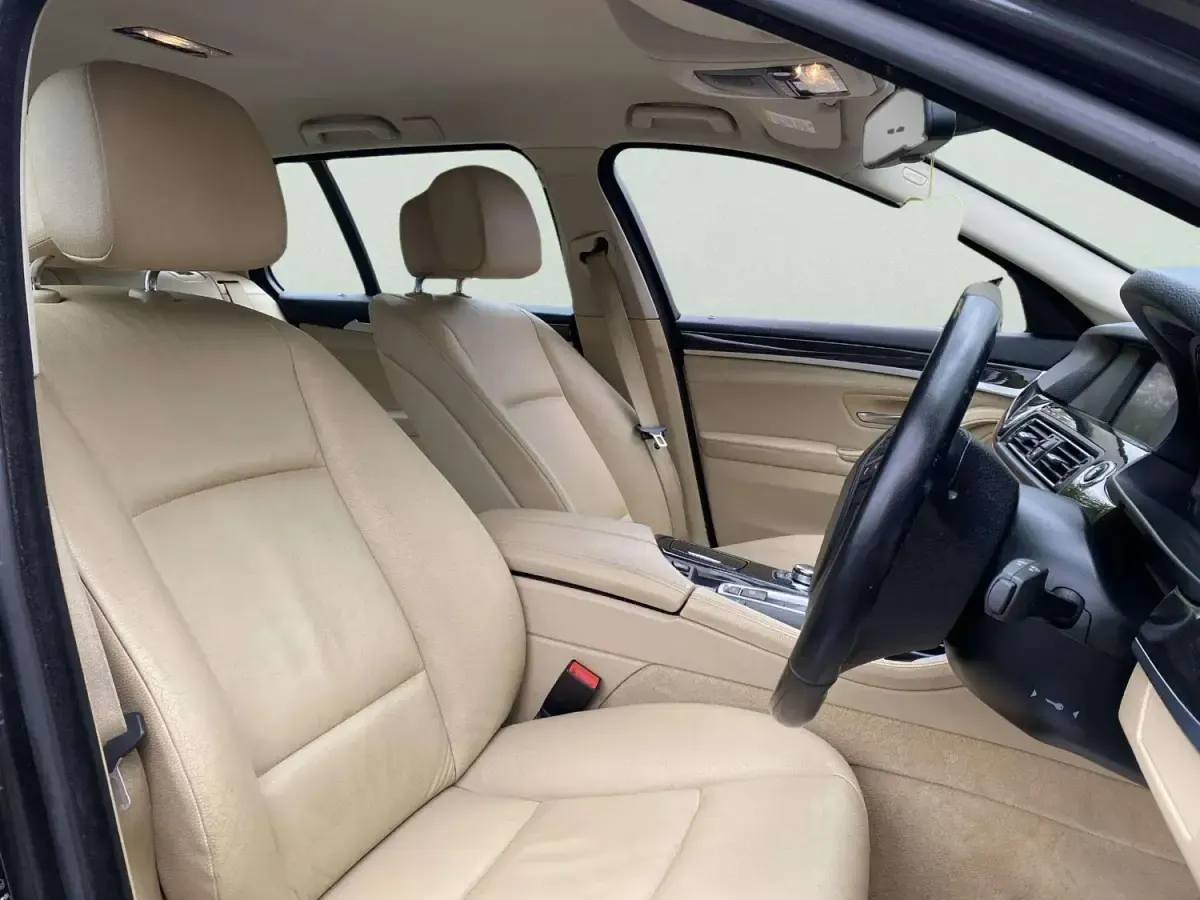 Begagnad BMW 520 2011 Grå Kombi