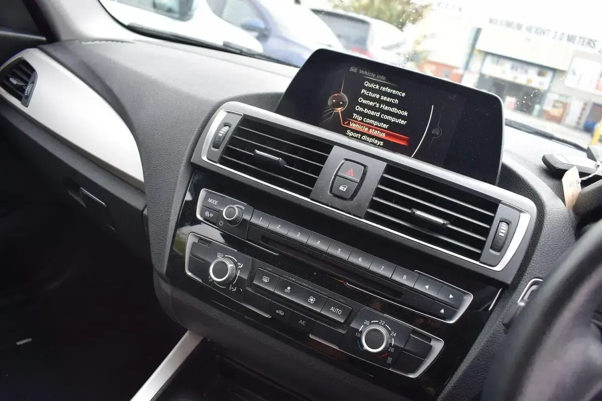 Used BMW 118 Performance 2015 White Hatchback