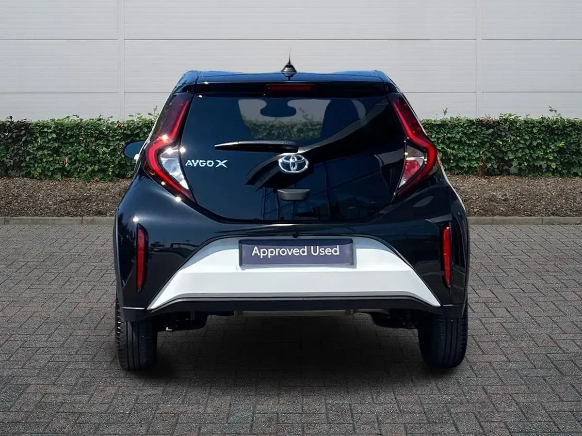 Used Toyota Aygo X 72 HP (52 kW) 2024 White SUV