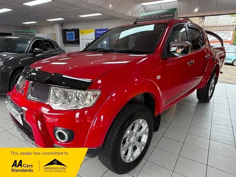 Used Mitsubishi L200 2013 Red Pickup