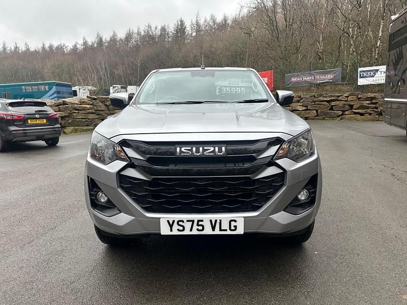 New Isuzu D-Max 2025 Silver Pickup