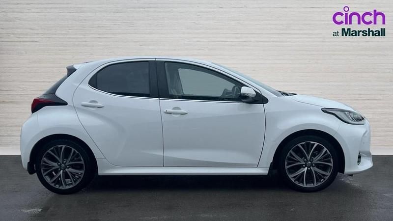 Used Toyota Yaris Hybrid 116 HP (85 kW) 2022 White