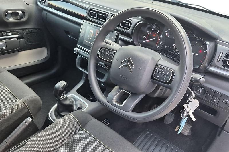 Used Citroën C3 PureTech 83 HP (61 kW) 2024 White Hatchback