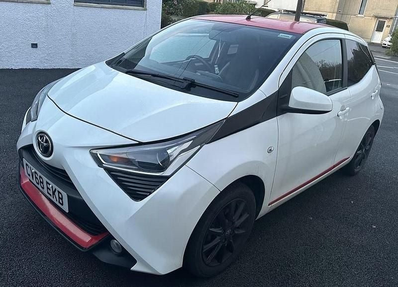 Used Toyota Aygo x-press 2018 White Hatchback