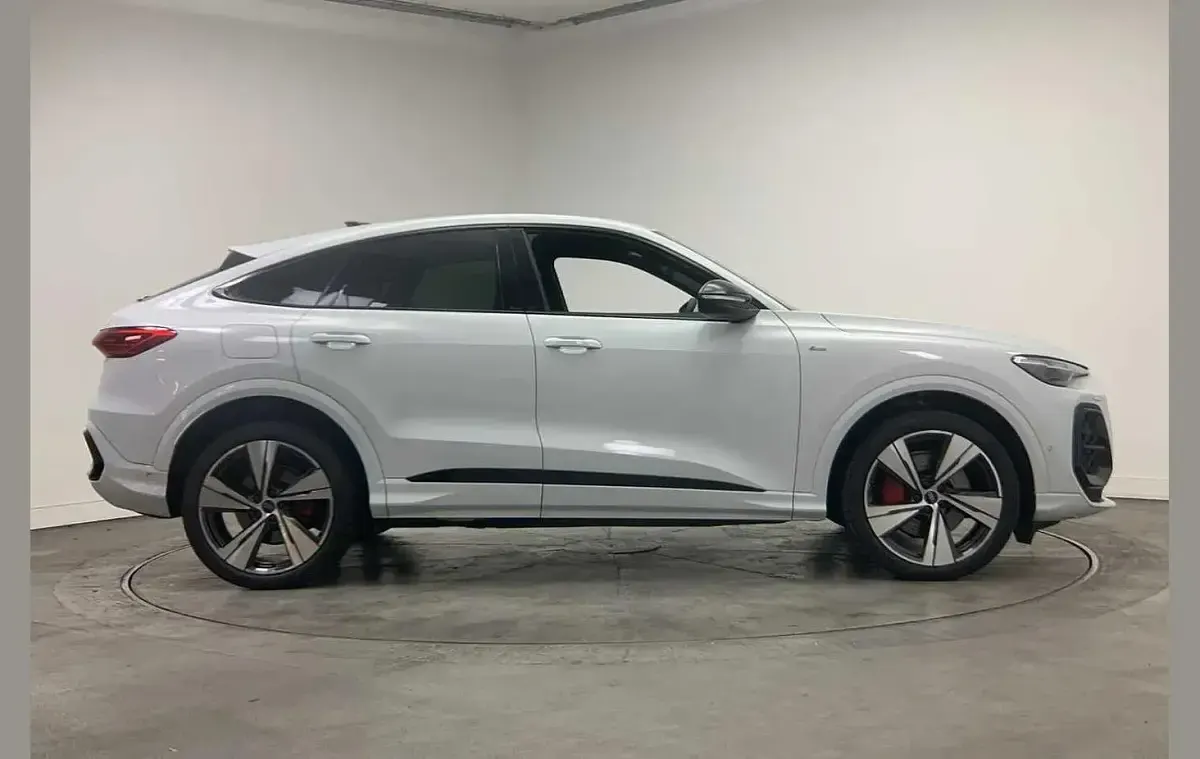Used Audi Q5 Sportback Advanced 204 HP (150 kW) 2025 White SUV