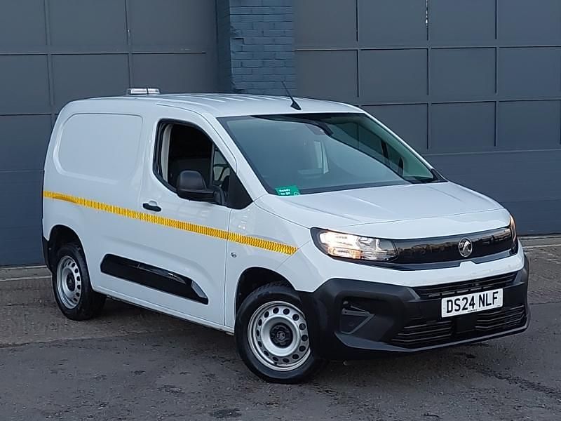 Used Vauxhall Combo 100 HP (73 kW) 2024 White MPV