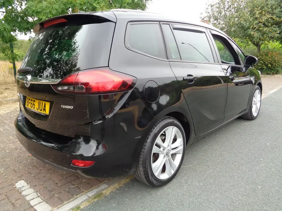 Used Vauxhall Zafira SRi 140 HP (102 kW) 2016 Black MPV