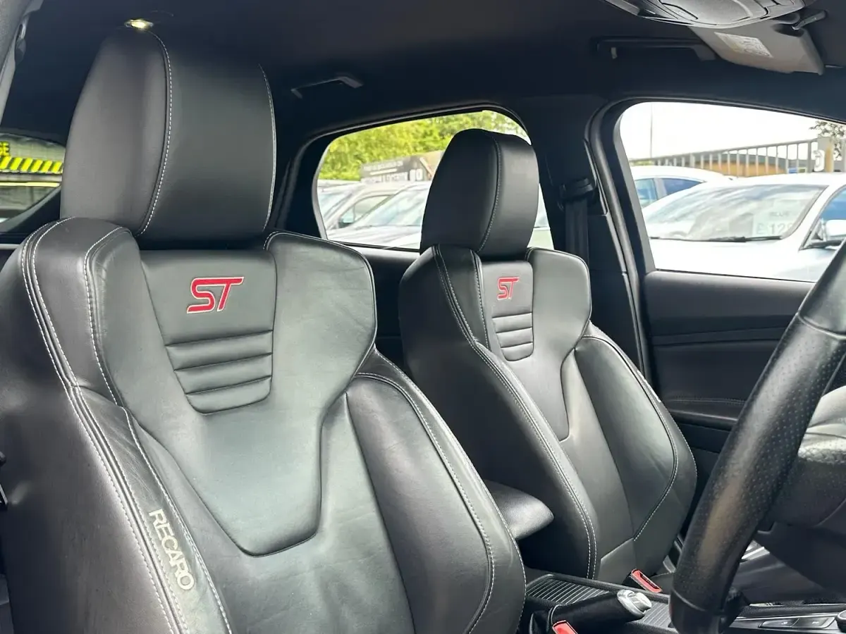 Used Ford Focus ST 250 HP (183 kW) 2017 Black Hatchback