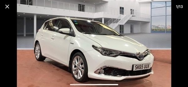 White Used 2015 Toyota Auris Hatchback | £10,495 (A bit pricey) - Image 1/1
