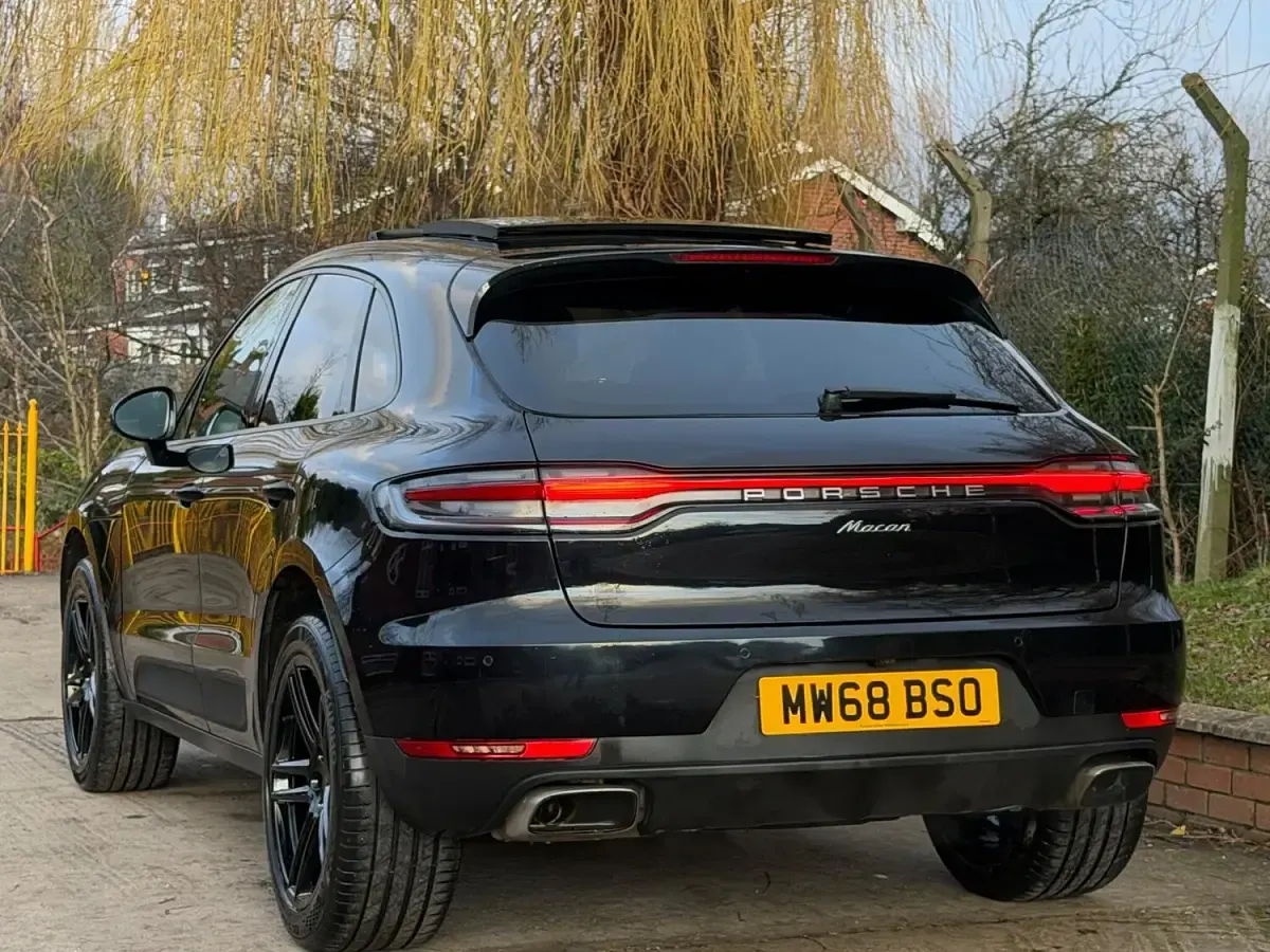 Used Porsche Macan 245 HP (180 kW) 2018 Black SUV