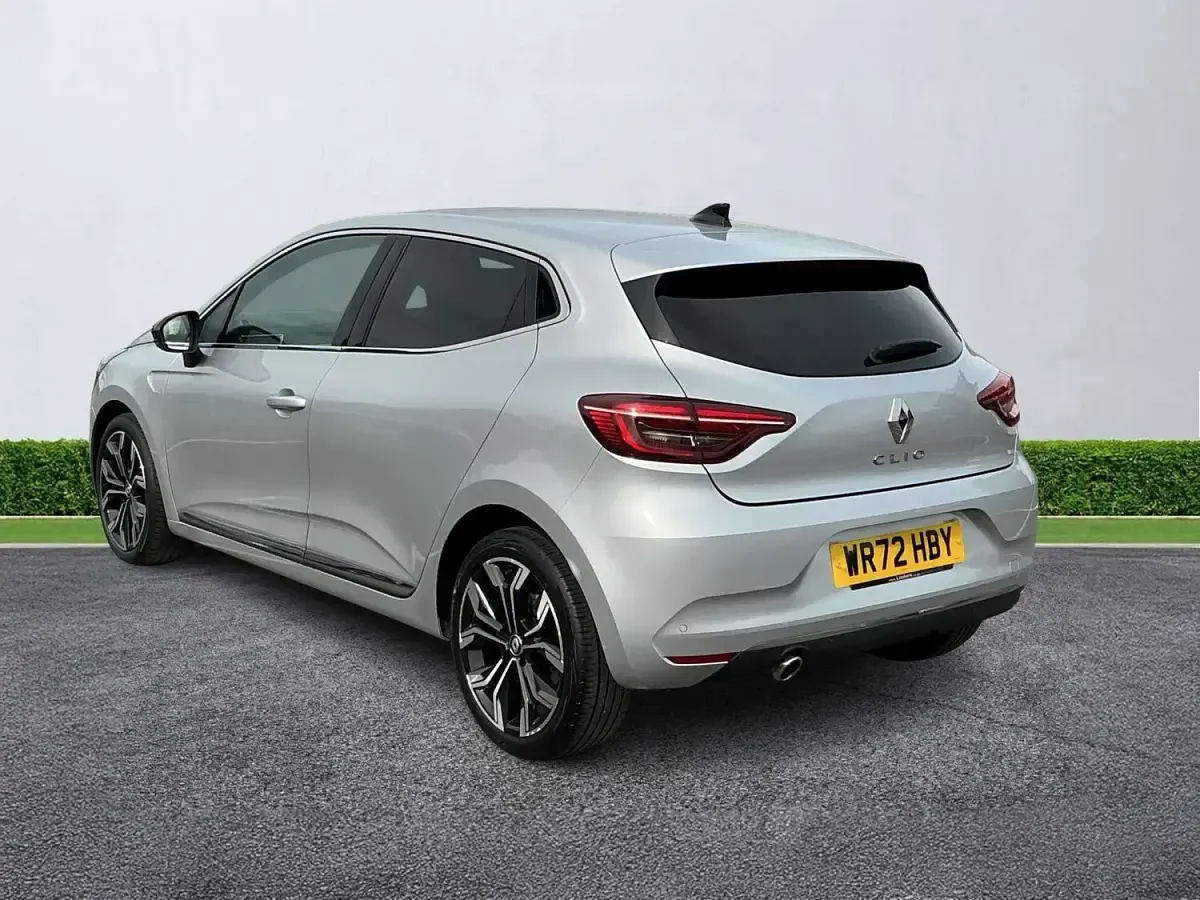 Used Renault Clio Techno 90 HP (66 kW) 2022 Silver  Hatchback